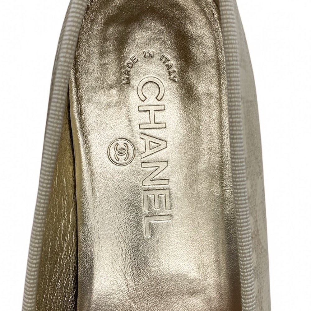 CHANEL Metallic Gold and Black Flats - Picture 10 of 13